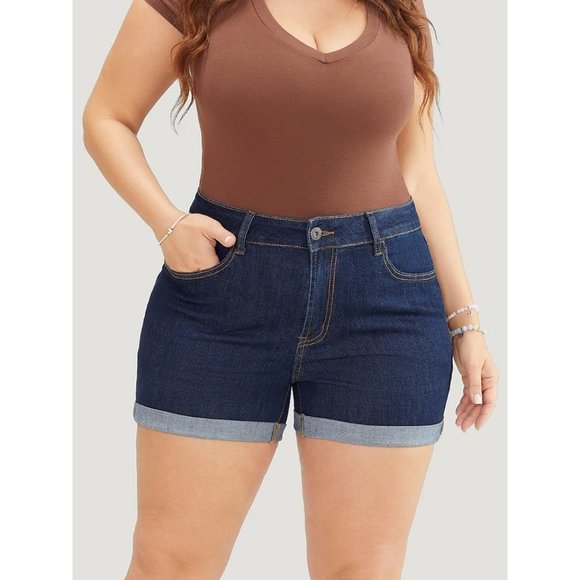 Skinny Very Stretchy Dark Wash Cuffed Hem Denim Shorts Size 24 NWT - Picture 2 of 3